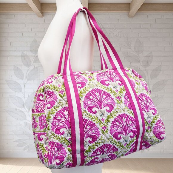 ❤️ vera bradley Julep Tulip Small Gym Duffel Pink White Green Damask Floral - Picture 2 of 5